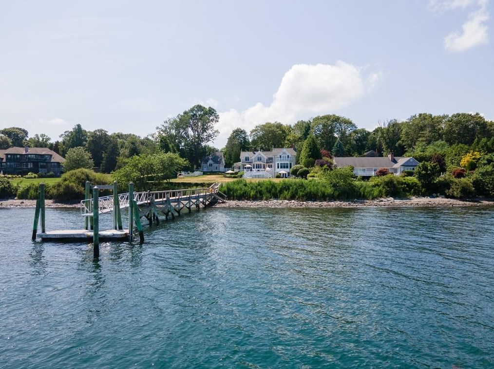 24 Orient Ave, Jamestown RI  02835-1834 exterior