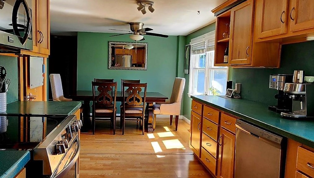 420 Auburn St, Cranston RI  02910-4403 exterior