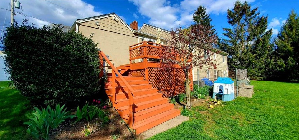 420 Auburn St, Cranston RI  02910-4403 exterior