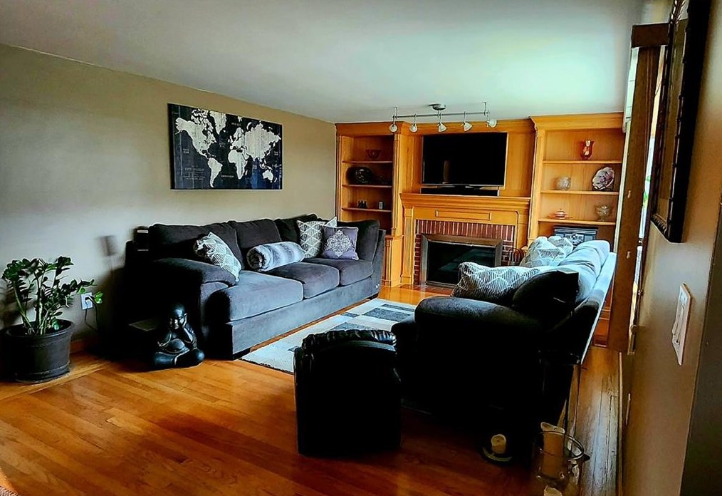 420 Auburn St, Cranston RI  02910-4403 exterior