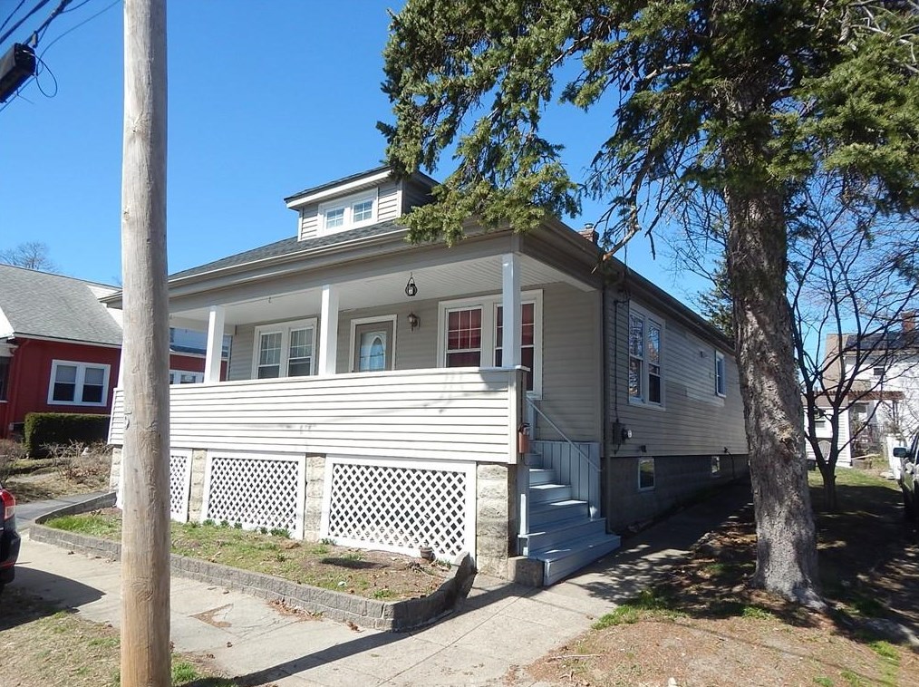 77 Villa Ave, Providence, RI 02905