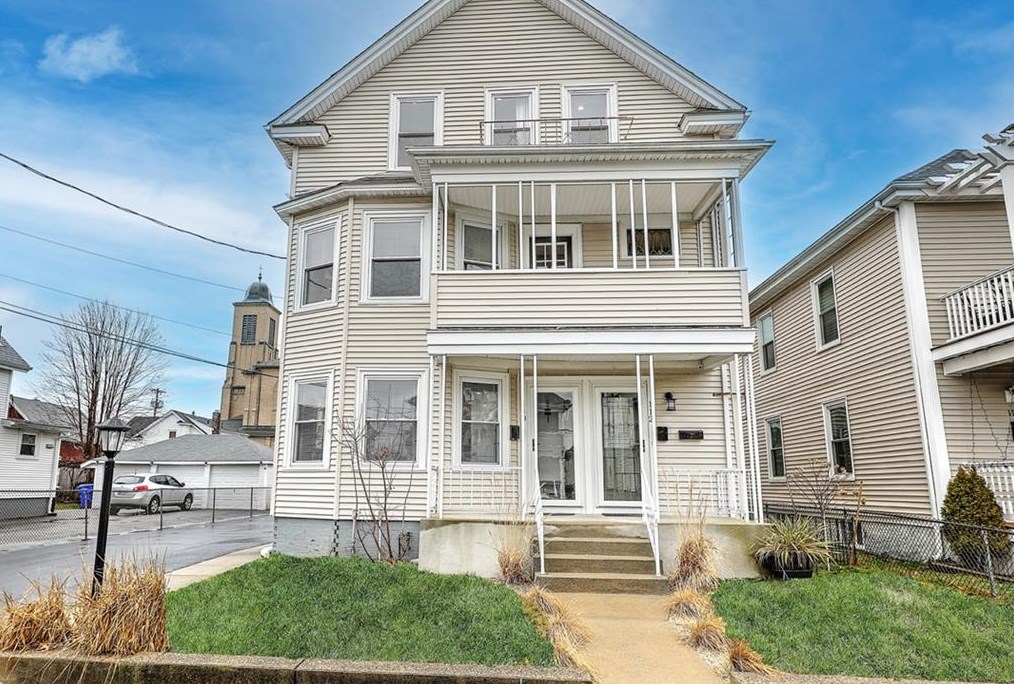 108 Suffolk Ave, Pawtucket, RI 02861