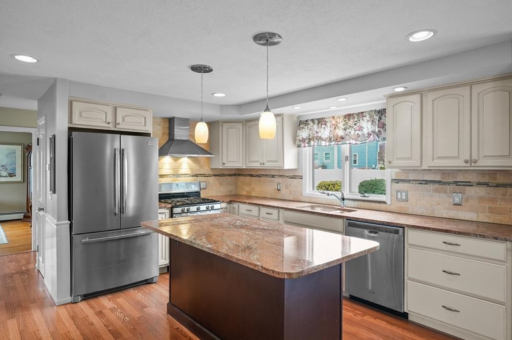 33 Sorrell Rd, North Providence, RI 02904