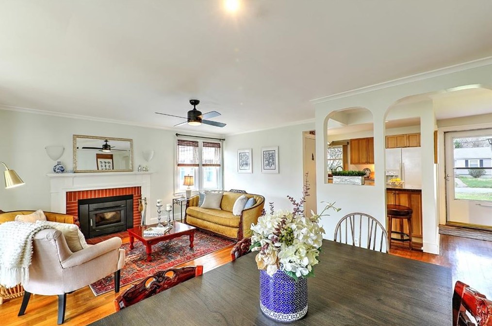 2 Milton Rd, Barrington RI  02806-1102 exterior