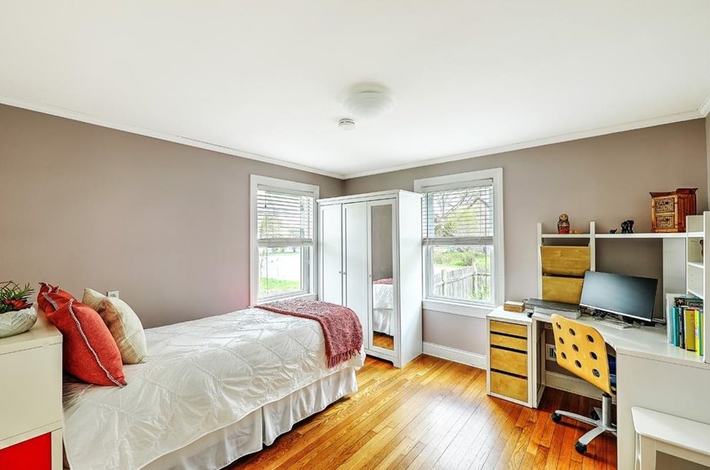 2 Milton Rd, Barrington RI  02806-1102 exterior