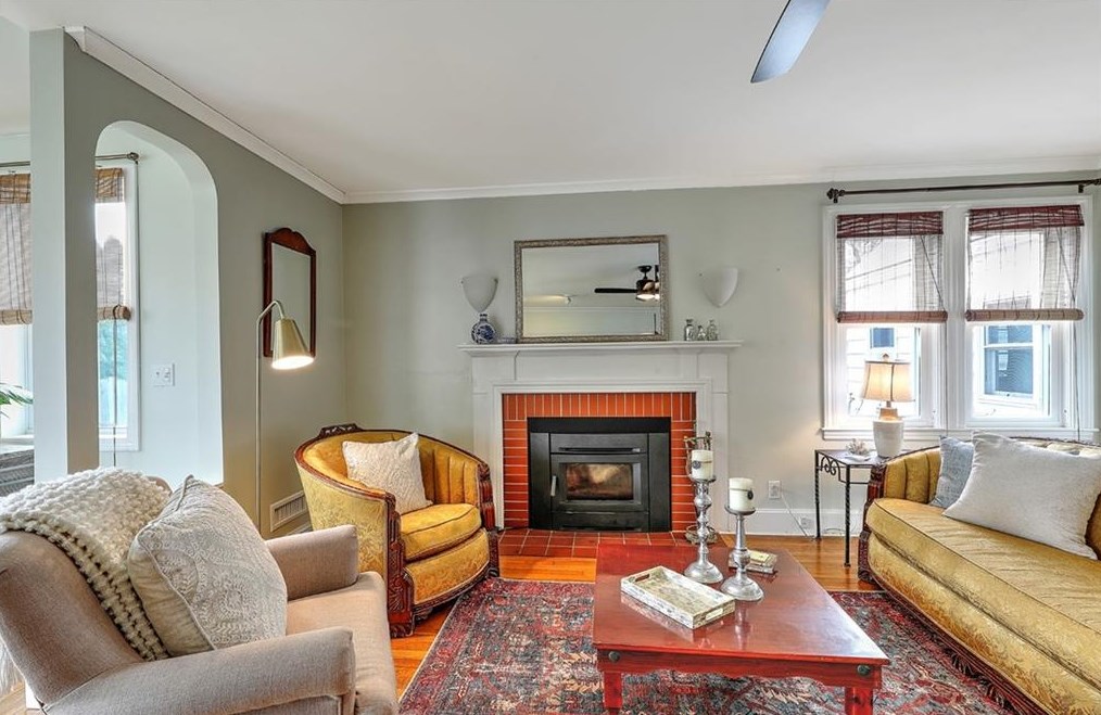 2 Milton Rd, Barrington RI  02806-1102 exterior