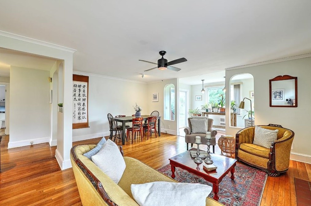 2 Milton Rd, Barrington RI  02806-1102 exterior