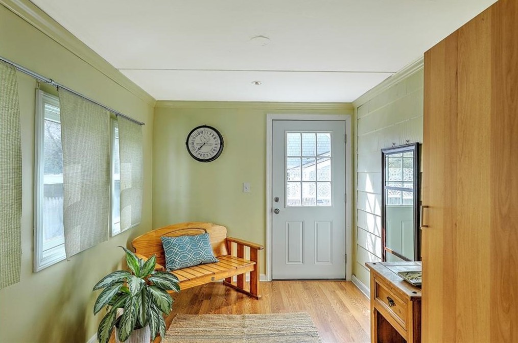 2 Milton Rd, Barrington RI  02806-1102 exterior
