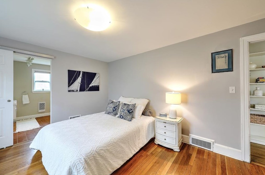 2 Milton Rd, Barrington RI  02806-1102 exterior