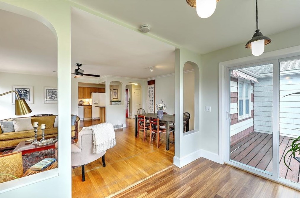 2 Milton Rd, Barrington RI  02806-1102 exterior