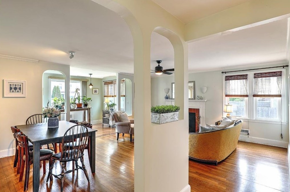 2 Milton Rd, Barrington RI  02806-1102 exterior