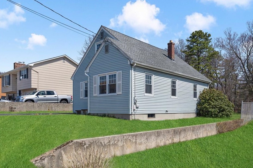 73 Laurier St, Woonsocket, RI 02895