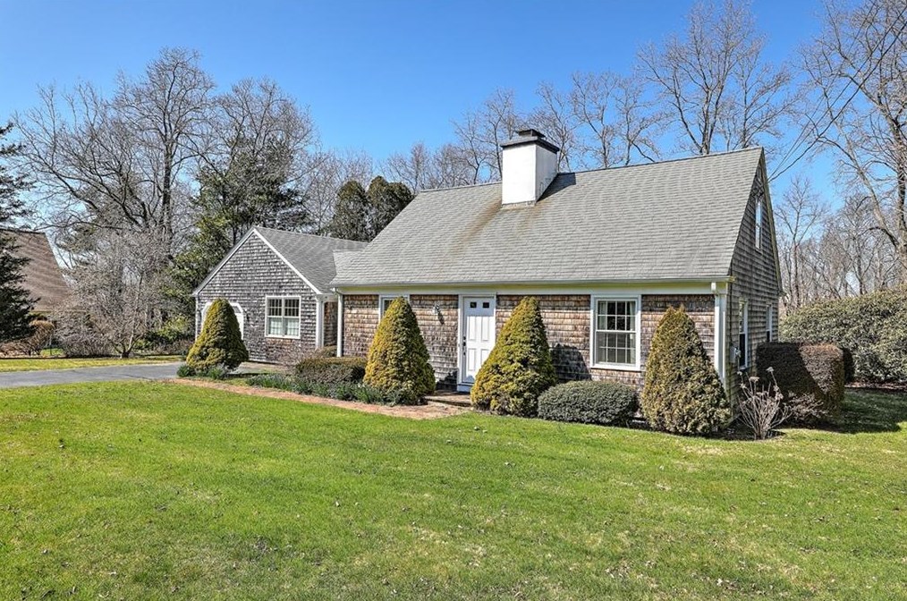 38 Bonniefield Dr, Tiverton, RI 02878