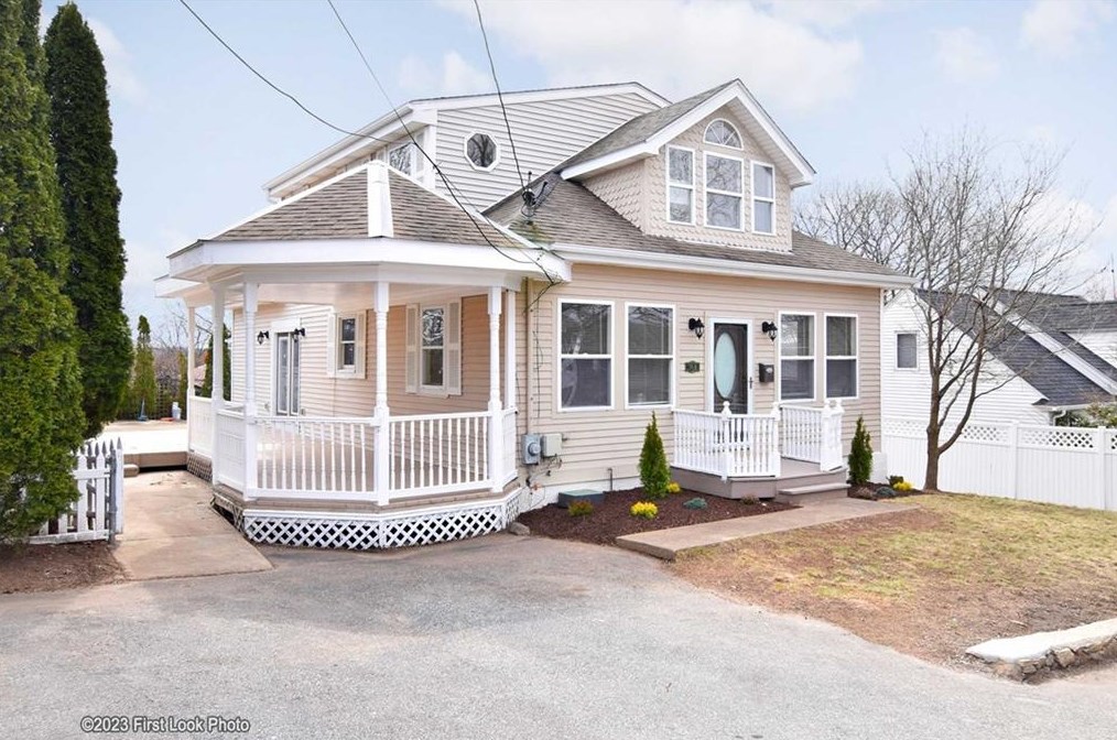 164 Gladstone St, Cranston, RI 02920