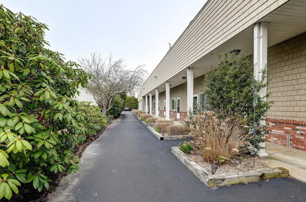 26 Narragansett Ave #12, Middletown, RI 02840