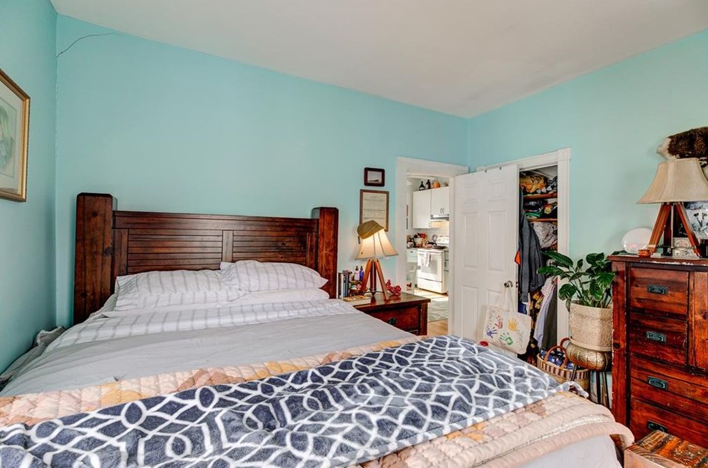 37 Prospect St, Bristol RI 02809-3134 exterior