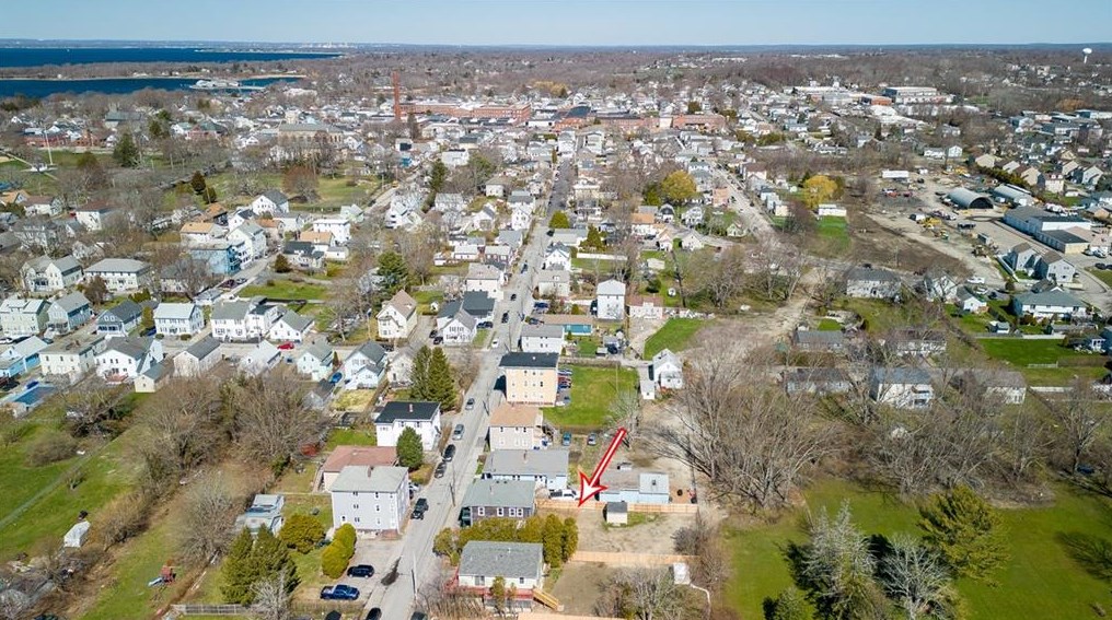 37 Prospect St, Bristol RI 02809-3134 exterior