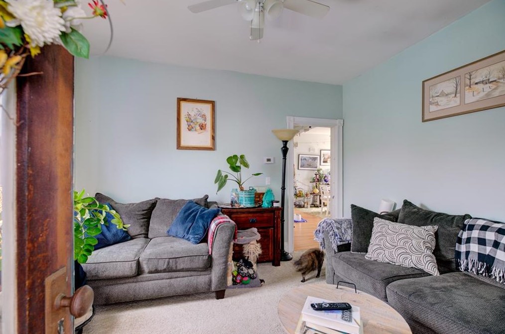 37 Prospect St, Bristol RI 02809-3134 exterior