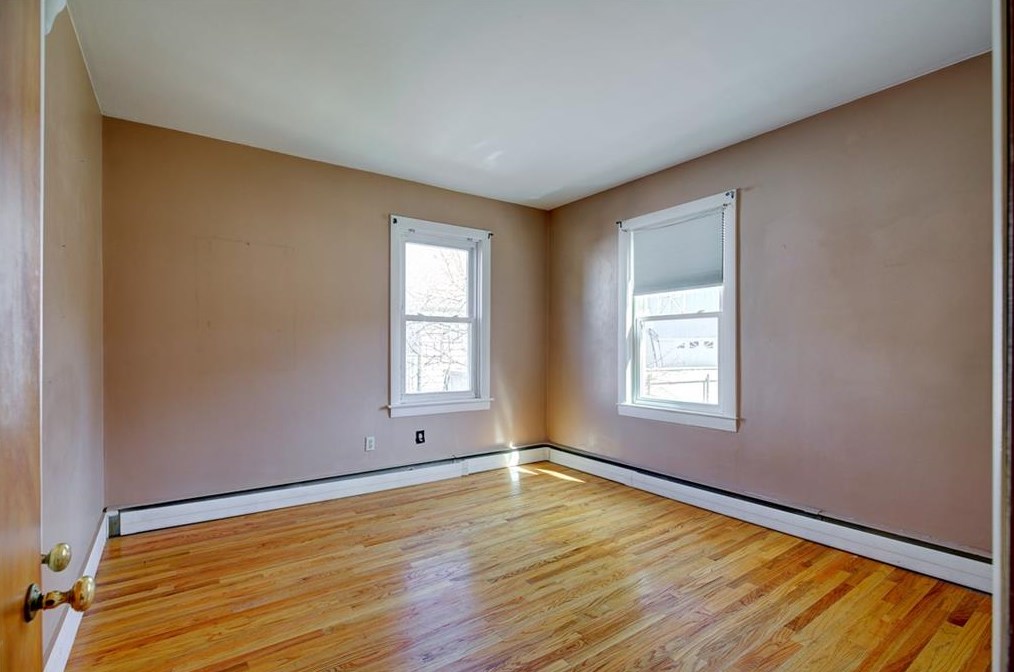 37 Prospect St, Bristol RI 02809-3134 exterior