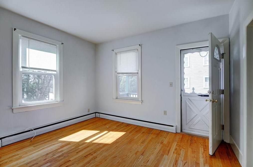 37 Prospect St, Bristol RI 02809-3134 exterior