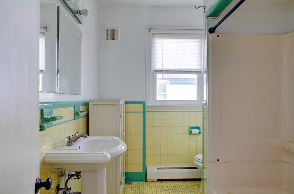 37 Prospect St, Bristol RI 02809-3134 exterior