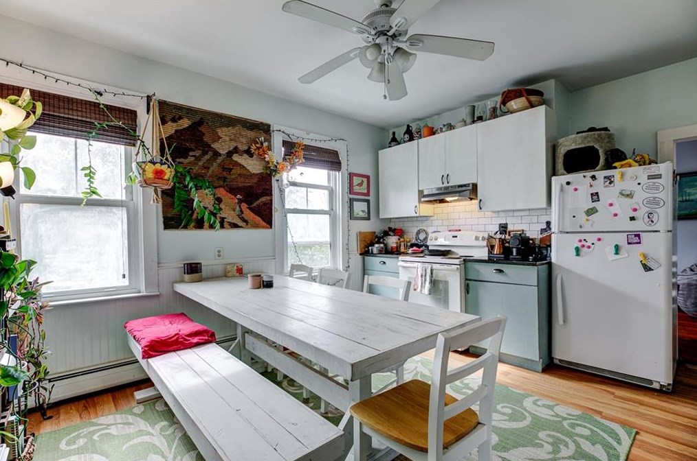 37 Prospect St, Bristol RI 02809-3134 exterior