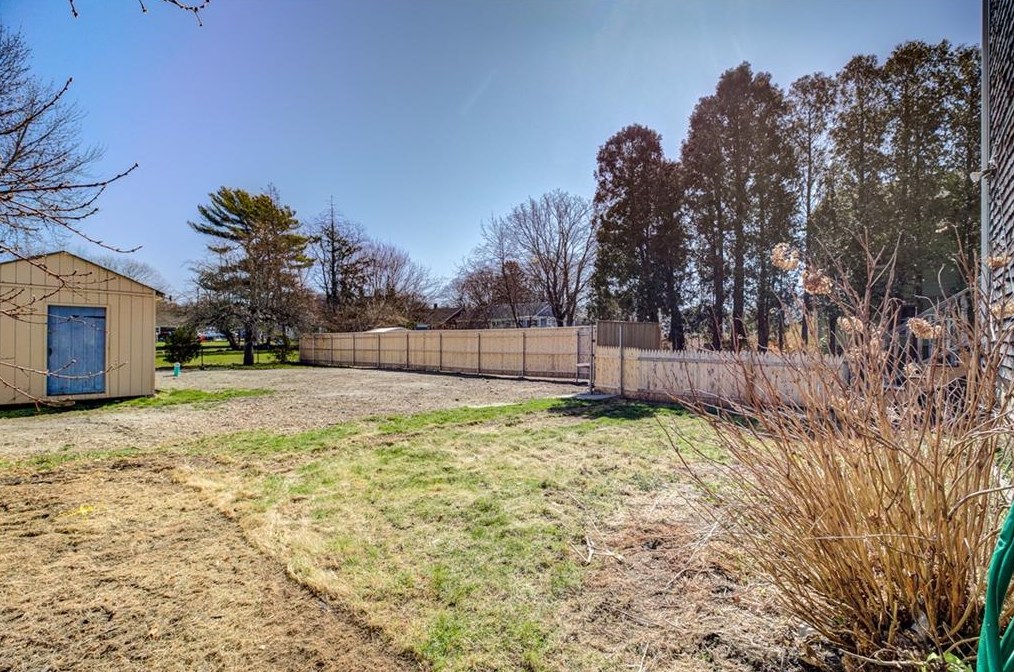 37 Prospect St, Bristol RI 02809-3134 exterior