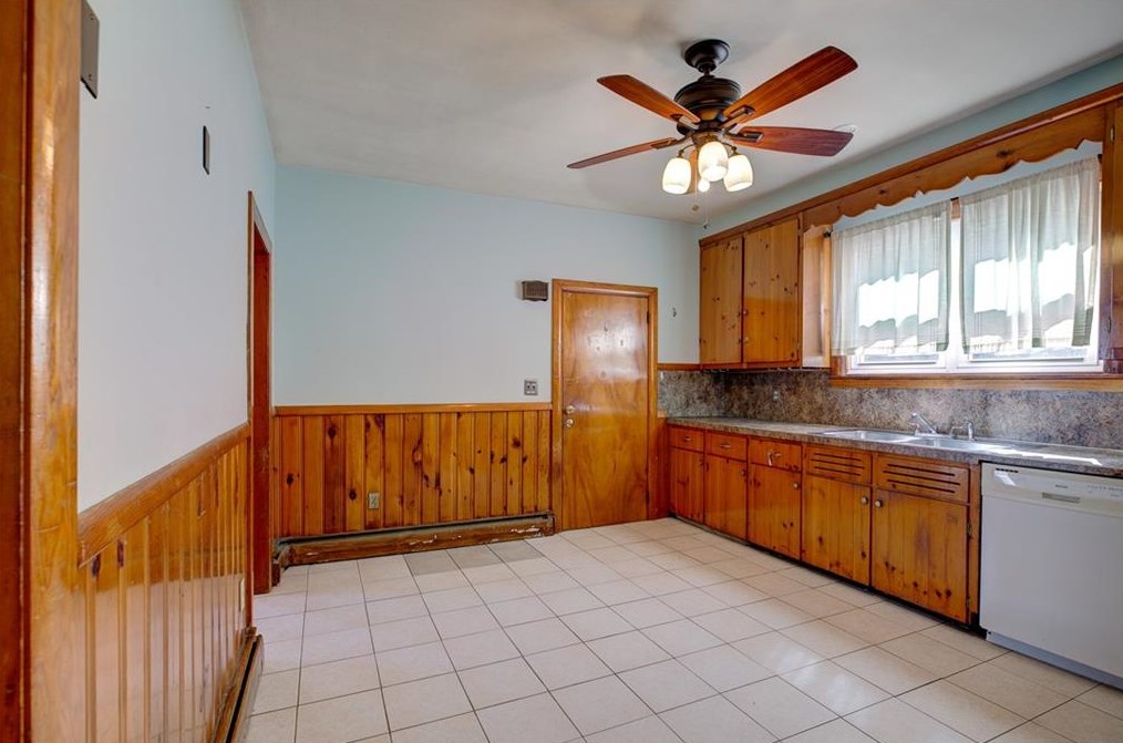 37 Prospect St, Bristol RI 02809-3134 exterior