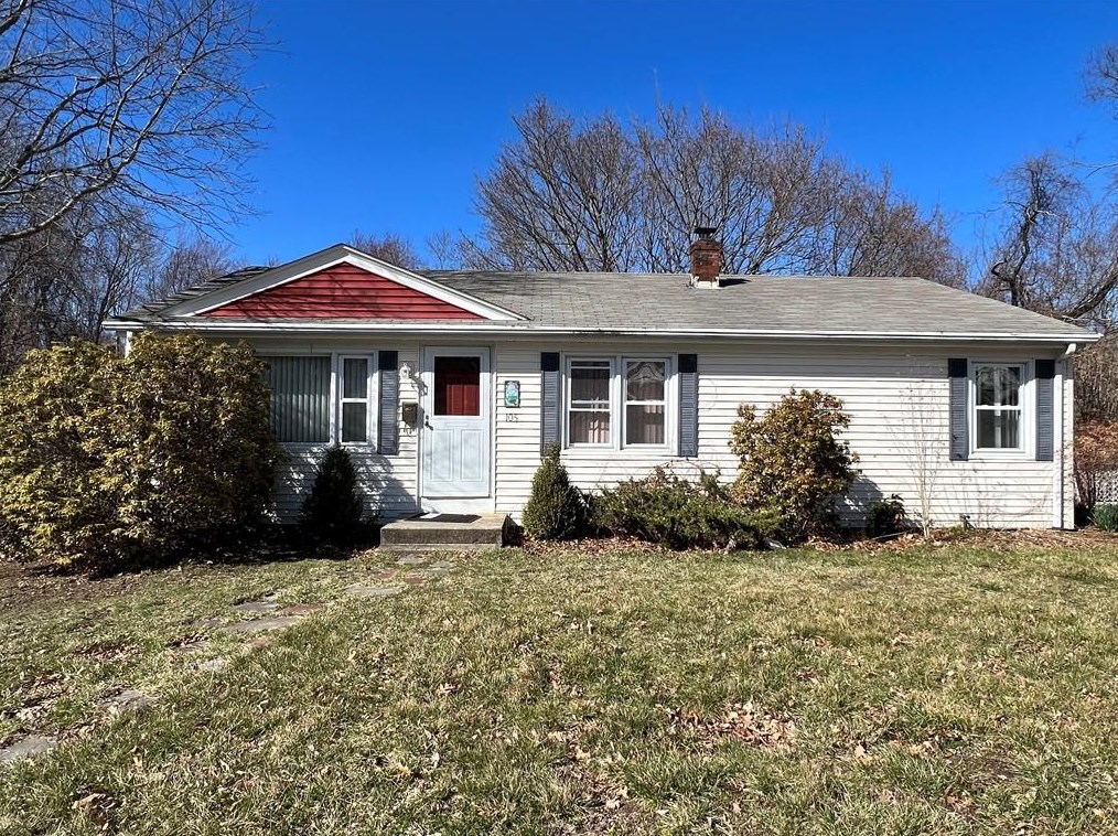 105 Versailles St, Cranston, RI 02920