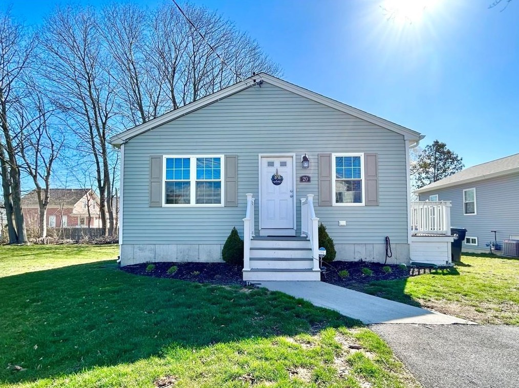 20 Elm St, Warren, RI 02885