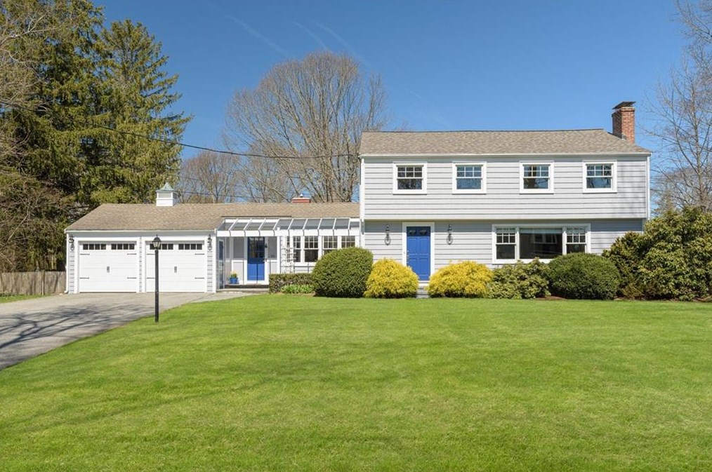 33 Adelaide Ave, Barrington, RI 02806-4040