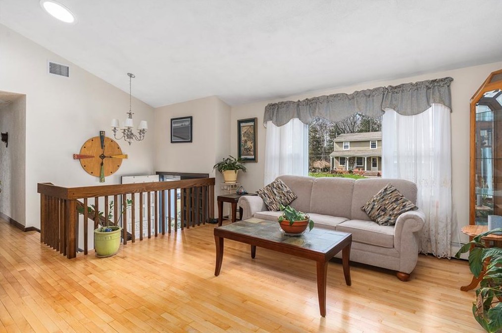 5 Snowberry Ct, Smithfield RI  02917-4011 exterior