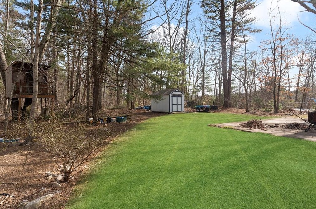 5 Snowberry Ct, Smithfield RI  02917-4011 exterior