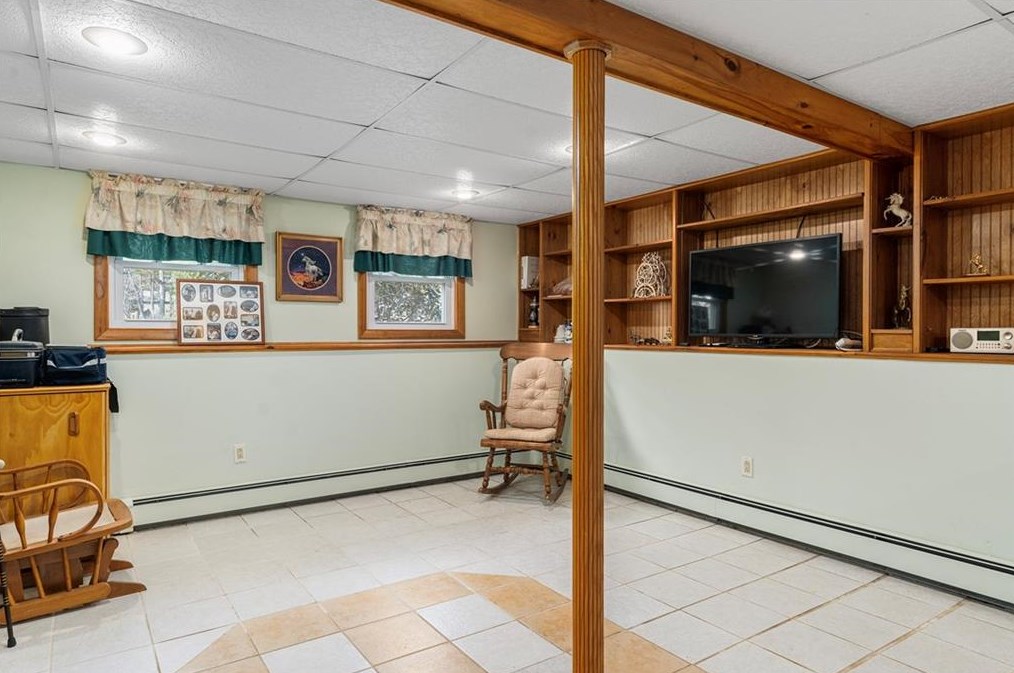 5 Snowberry Ct, Smithfield RI  02917-4011 exterior