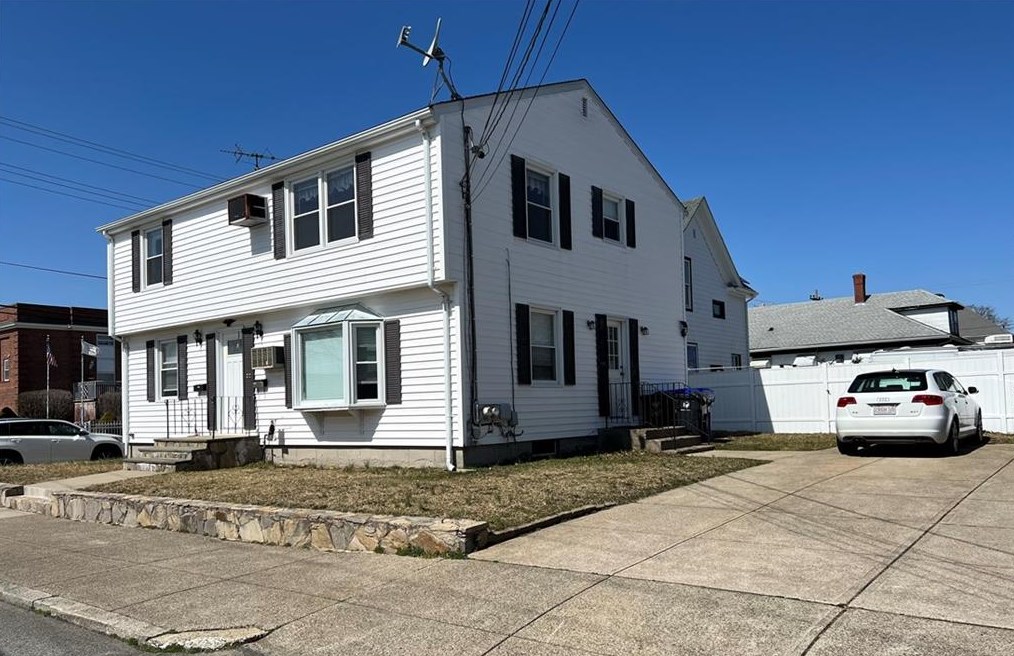 12 Cute St #2, Pawtucket, RI 02860