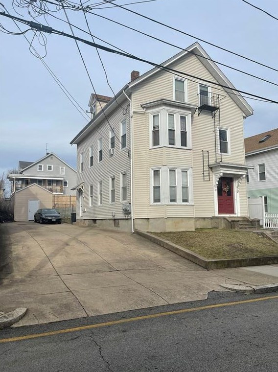 36 Pine St, Pawtucket, RI 02860-3849