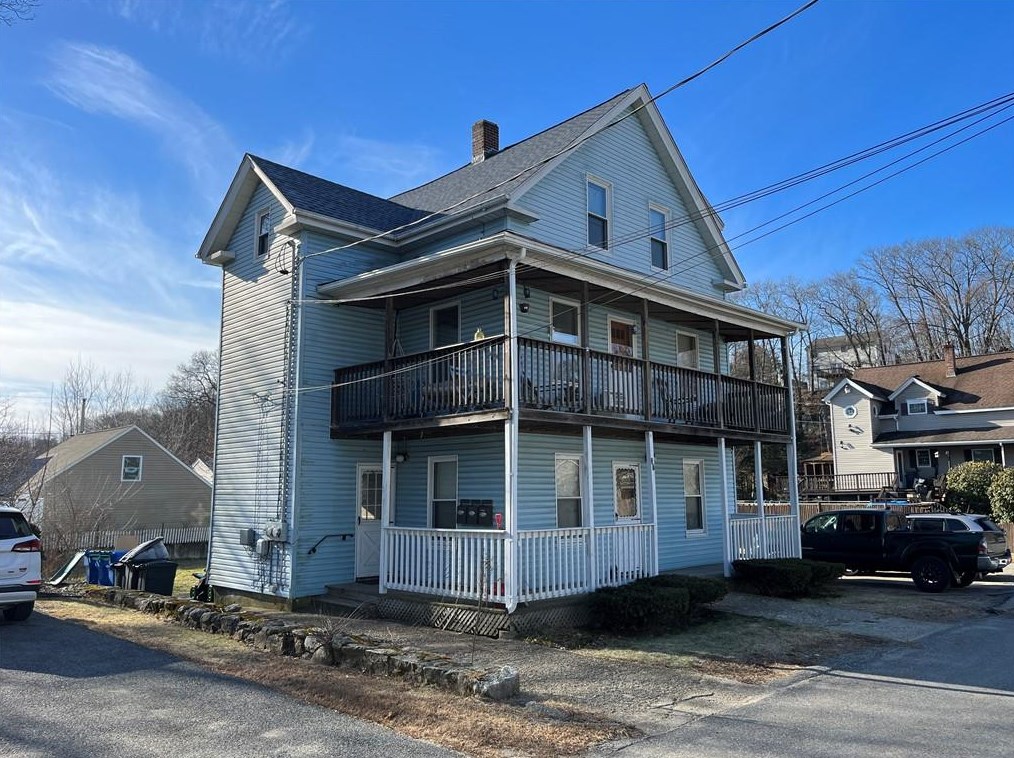 27 Portland St, Lincoln, RI 02838