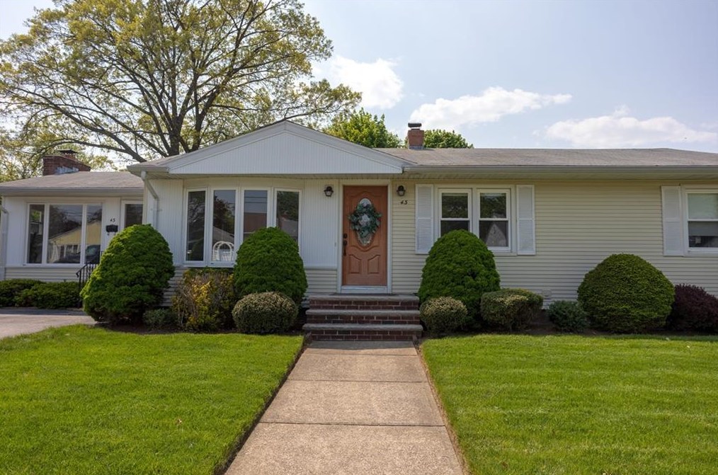43 Whipple Ct, Providence, RI 02911