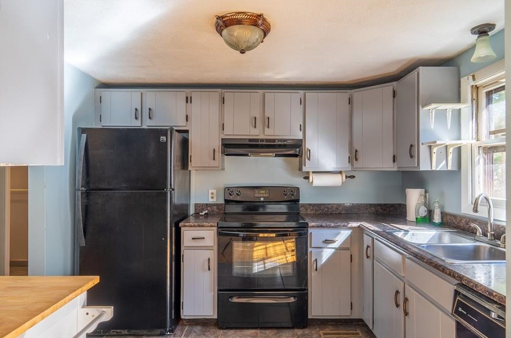 14 Niantic Trail, West Greenwich, RI 02817