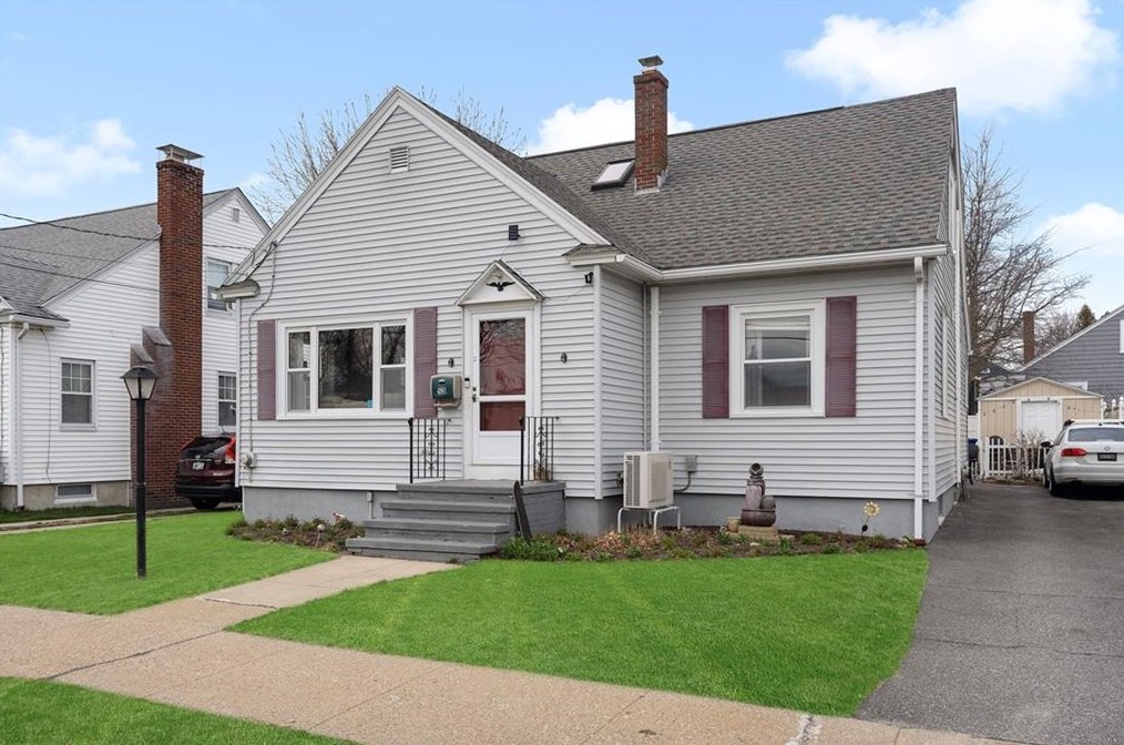 53 Stonelaw Ave, Providence, RI 02908