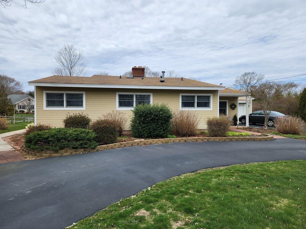 27 Gibson Ave, South Kingstown, RI 02882