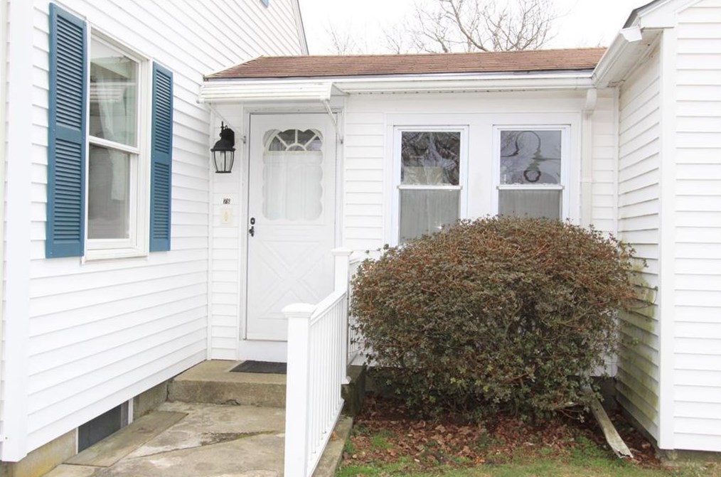 78 Jo Anne Ave, Portsmouth, RI 02871