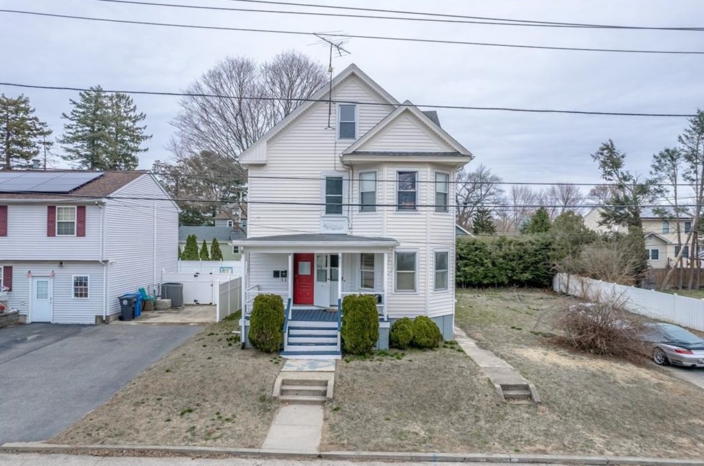 40 Hemlock Ave, Cranston, RI 02910