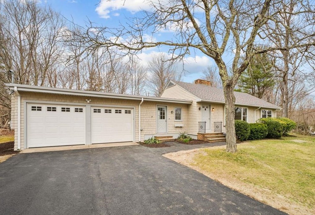15 Highland Rd, Glocester, RI 02814