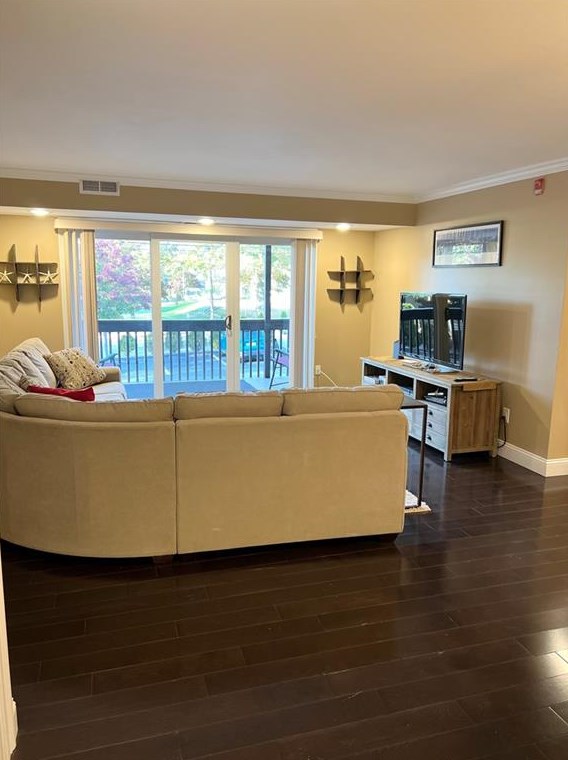 125 Van Zandt Ave #206, Middletown, RI 02840