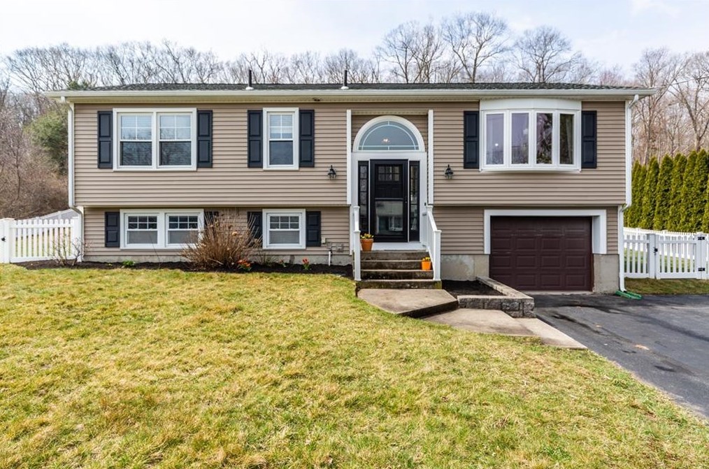 6 Shady Brook Cir, Lincoln, RI 02838