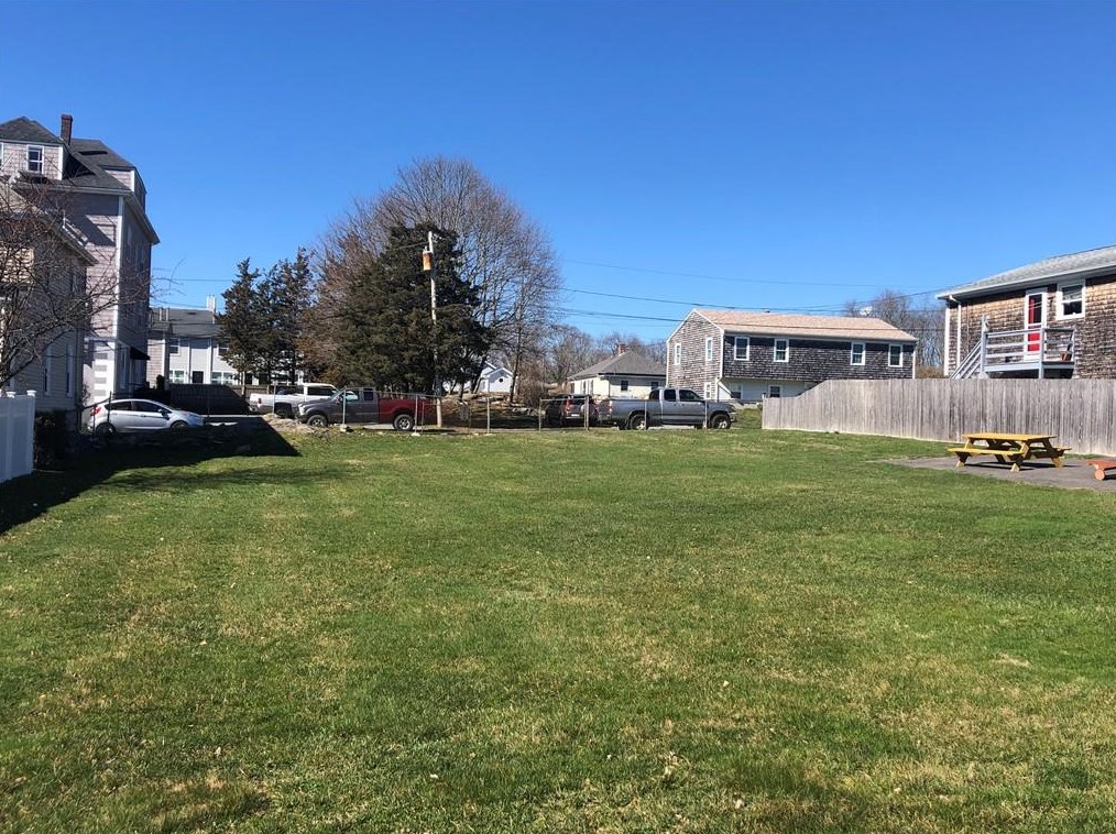 293 State St, Bristol, RI 02809