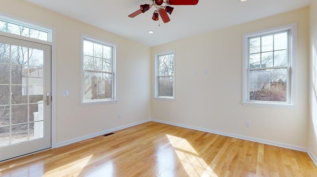 40 Lakeworth Ave, South Kingstown, RI 02882