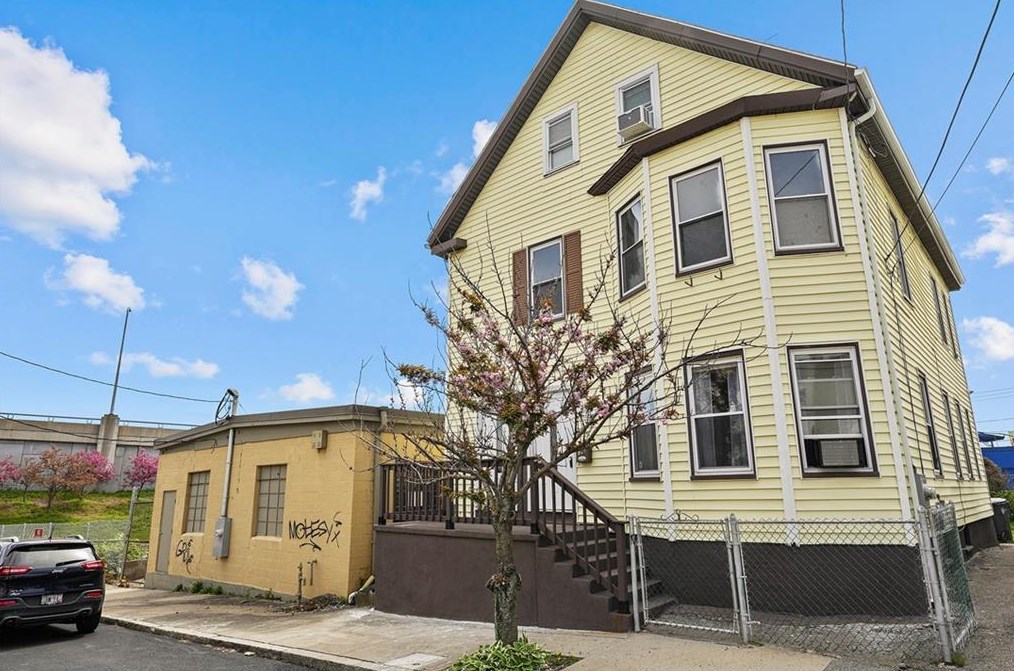 32 Eudora St, Providence, RI 02903