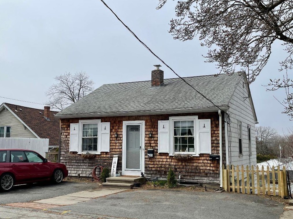 34 Sunset Ave, North Providence, RI 02911